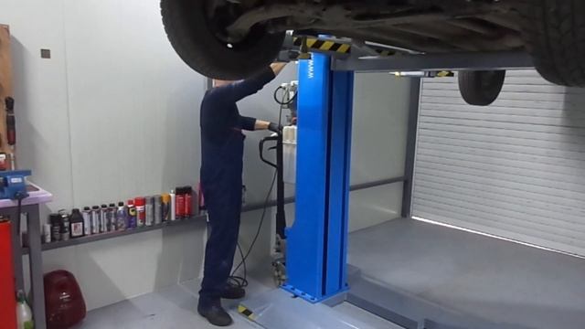 Citroen Berlingo 1.4 Changing Engine Oil & Filter смотреть онлайн