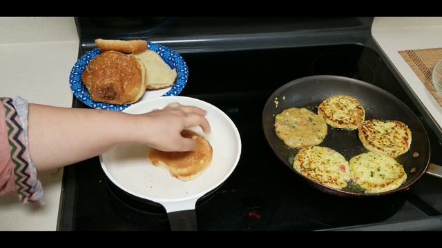 Chicken Burgers recipe in urdu/Hindi || chapli kabab recipe || healthy Breakfast -life in America смотреть онлайн