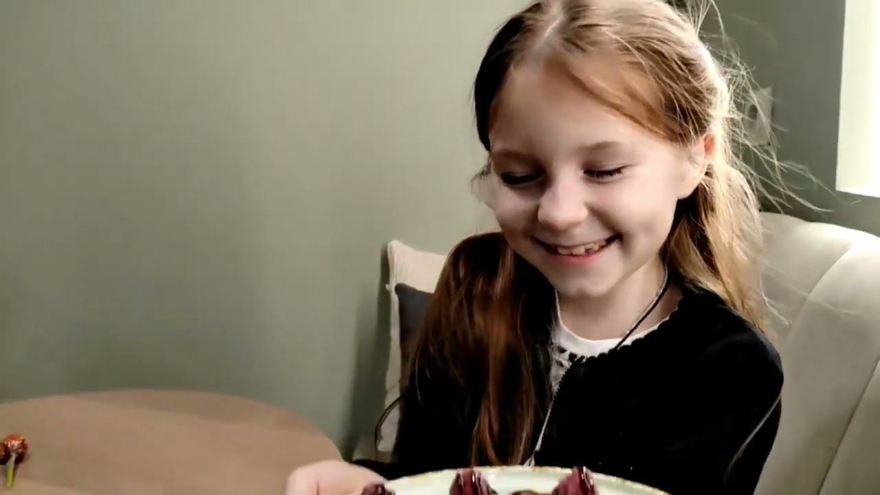 СХОДИЛИ В КАФЕ И ПО МАГАЗИНАМ. КУПИЛИ ДЕВЧОНКАМ ОБНОВКИ. 11.03.24. смотреть онлайн