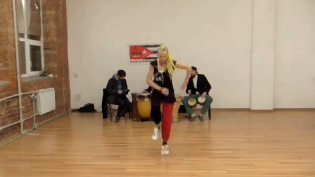 La Rumba Columbia con botella. Катя Плющ (Key Hedera) y DISLOCADOS. AFROINTENSIV 27 смотреть онлайн