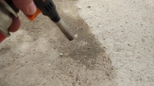 Лайфхак - как очистить масло с бетона.