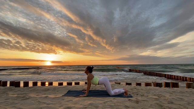 Чандра намаскар. Приветствие Луне. Chandra Namaskar. 8 минут. смотреть онлайн