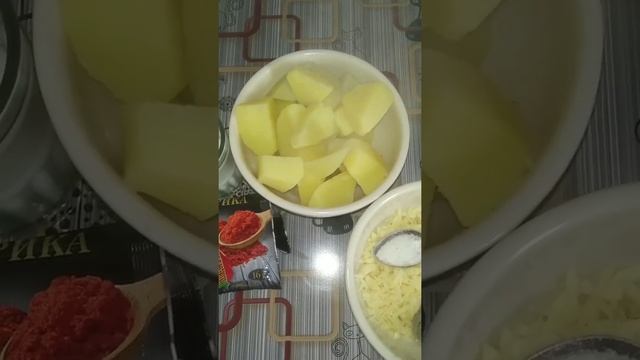 Осетинський пиріг з картоплею та твердим сиром. смотреть онлайн