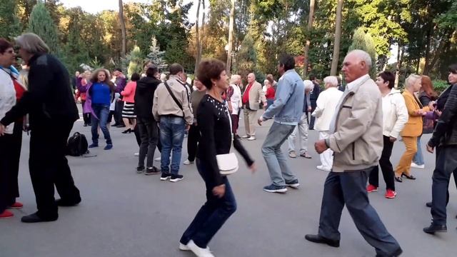 ЭТА ЗИМА МЕНЯ ТАК ИЗМОТАЛА! ТАНЦЫ В ПАРКЕ ГОРЬКОГО ХАРЬКОВ МИРНЫЙ смотреть онлайн