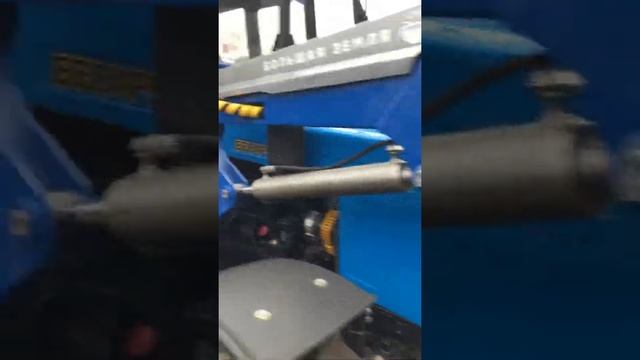 Трактор МТЗ с погрузчиком Универсал Робутс и отвалом Универсальным гидропоротным ( Большая Земля) смотреть онлайн