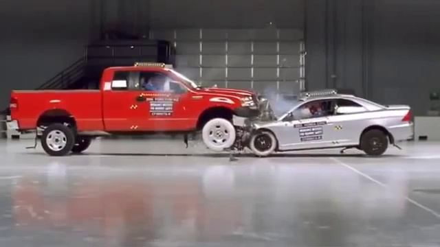 Ford F150 and Honda Civic Лобовое столкновение и краш тест смотреть онлайн