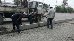 Установка дорожного бордюра технология