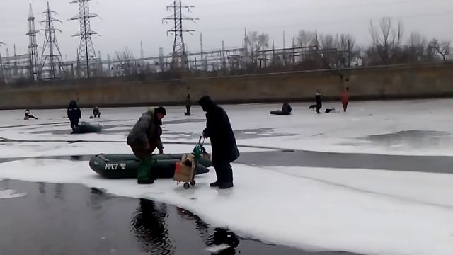 Светловодск оз.Долгое лёд тронулся(спасение деда мазая часть 2) смотреть онлайн