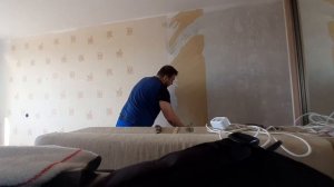 Как легко снять старые обои со стен.