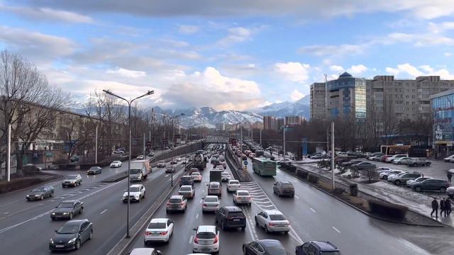 Алматы. Ура, мы видим горы! Улица Саина. 4 февраля 2023. Казахстан. Kazakhstan. Almaty. Mountains смотреть онлайн