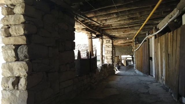 Прогулка с детьми по старой части села Нижний Инхело. чтец: Мансур Мухидин, сура 36, Ясин. смотреть онлайн