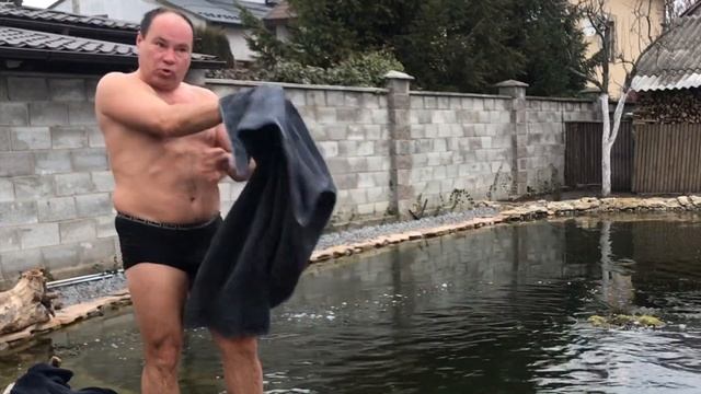 Пруд возле дома. Купание на Крещение! 19 января 2020 смотреть онлайн