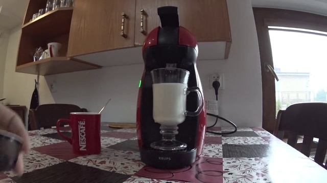 Nescafé DOLCE GUSTO готовим латте