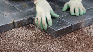 Почему тротуарную плитку на песок кладут только дилетанты?