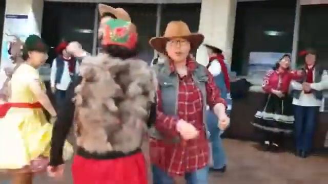 folk dance : Tarantella смотреть онлайн