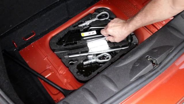 How to Access and Remove the Spare Tire in a MINI Cooper смотреть онлайн