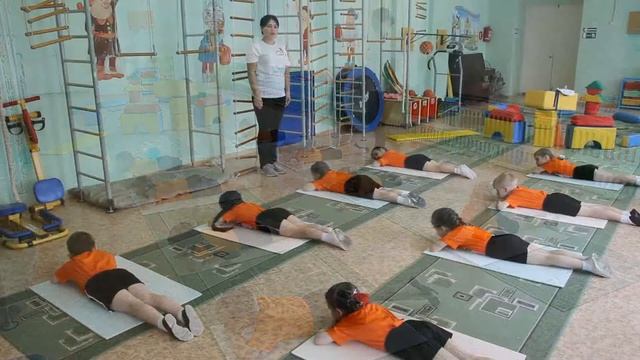 Фрагмент реализации творческого проекта "Сказочный театр физической культуры" / "Детский сад №125"/ смотреть онлайн