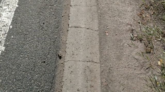 Сбор металлолома и цветного металла на обочине дороги смотреть онлайн