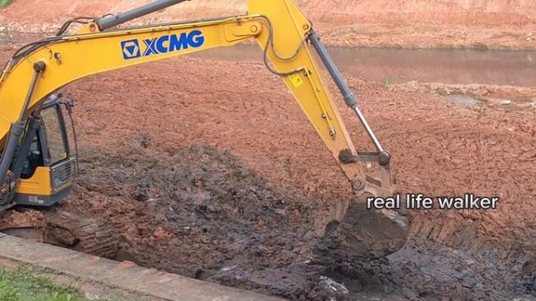 XCMG XE215c excavator digging river sedimentation