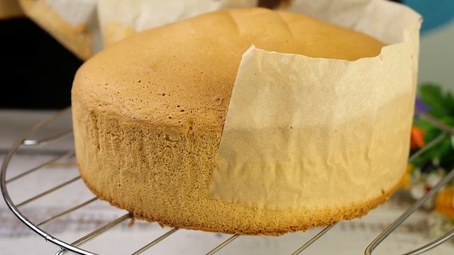 Легкий, ОСВЕЖАЮЩИЙ, КЛУБНИЧНЫЙ ТОРТ. Лучший десерт в ДИКУЮ ЖАРУ! Готовлю в каждый сезон клубники! смотреть онлайн