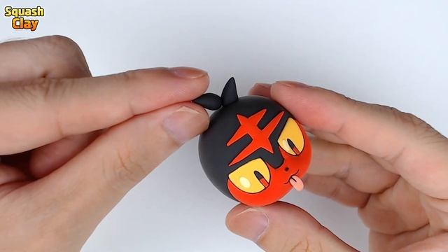 Making cute Litten Pokemon licking its feet смотреть онлайн