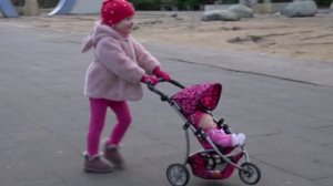 Беби Бон на Детской площадке. КAK МАМА, смешная мама. Видео для детей играем в куклы Baby Born doll