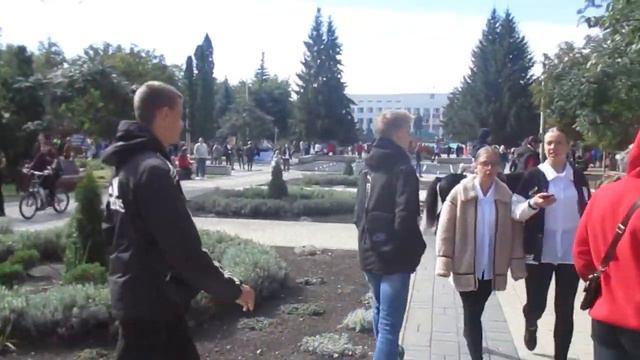 Поехали в кинотеатр в Валуйки, а там кругом полиция. Что же случилось? смотреть онлайн