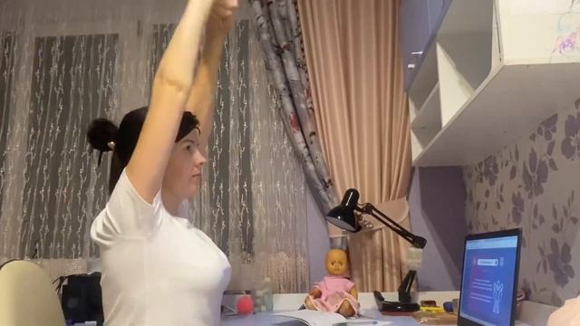 Разминка за рабочим столом смотреть онлайн