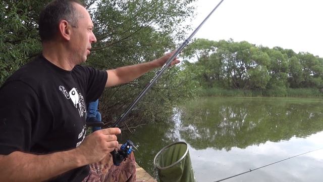 Ловим КАРАСЯ с ПИРСА ! Рыбалка с комфортом ! Часть 2 ! смотреть онлайн