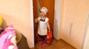 Ариша и Лиза - видео про доктора для детей где дети играют в доктора с куклами