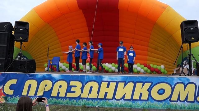 Танцевальное шоу стиль popping на дне молодежи,город Серов смотреть онлайн