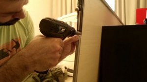 Как установить доводчики на двери шкафа-купе