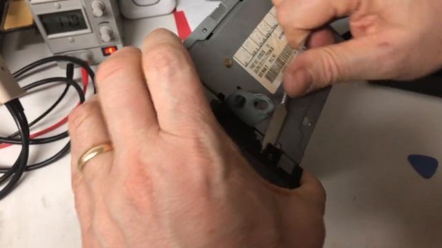 2003 - 2006 How to VIN Unlock Salvage Yard GM RDS Radio w/ Tech2 OR Manually Programming its EEPROM смотреть онлайн