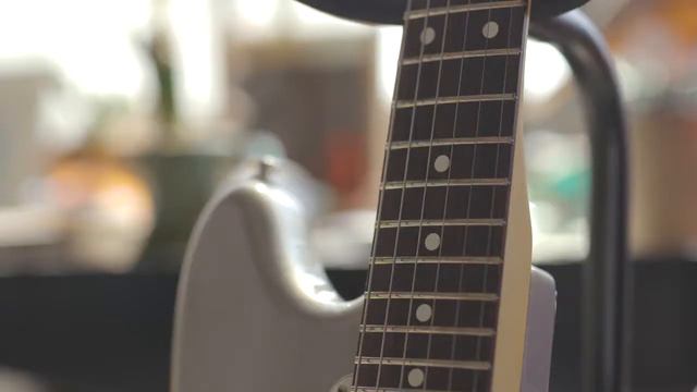 Patrick Droney Demos the Fender Offset Mustang 90 Fender смотреть онлайн
