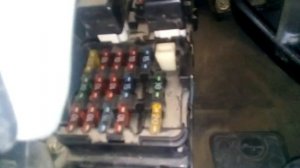 Mitsubishi Galant Распиновка блока предохранителей под водительским местом