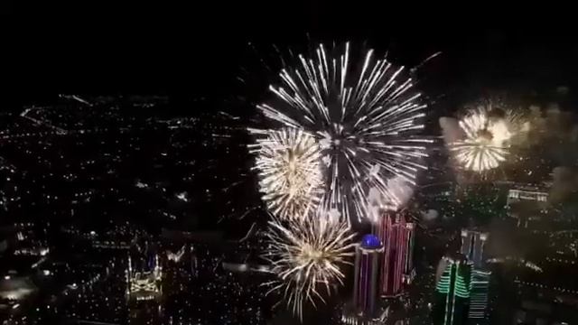 Город Грозный. Праздничный салют в честь 200-летия столицы Чеченской Республики смотреть онлайн