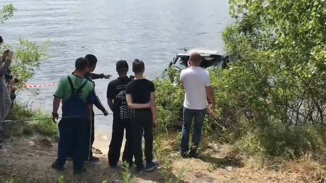 Достаем утопленную машину смотреть онлайн