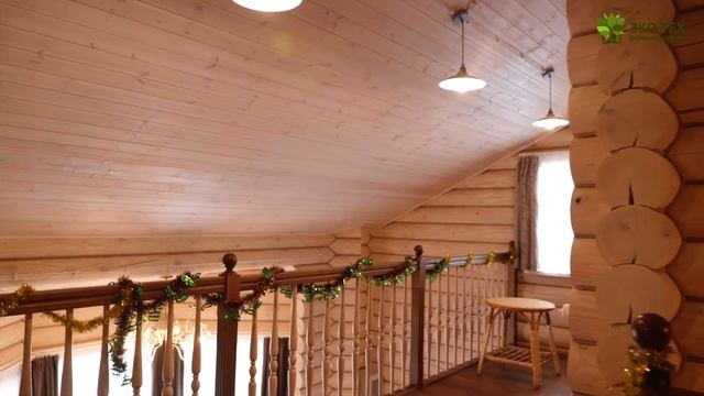 Видео, построенный дом по проекту "Белая дача" и баня по проекту "Сказка"из оцилиндрованного бревна смотреть онлайн