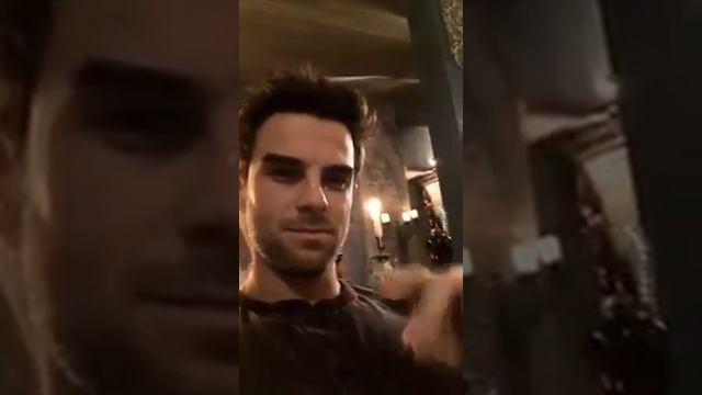 Nathaniel Buzolic é Daniel Gillies смотреть онлайн