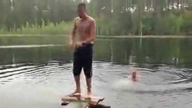 Сальто назад с моста .это боль сплошная смотреть онлайн