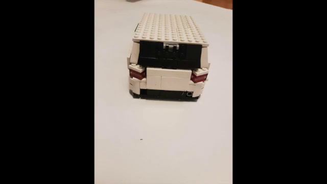 LEGO Mercedes-Benz B-Class смотреть онлайн