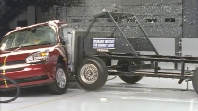 2004 Chevrolet Malibu side IIHS crash test смотреть онлайн