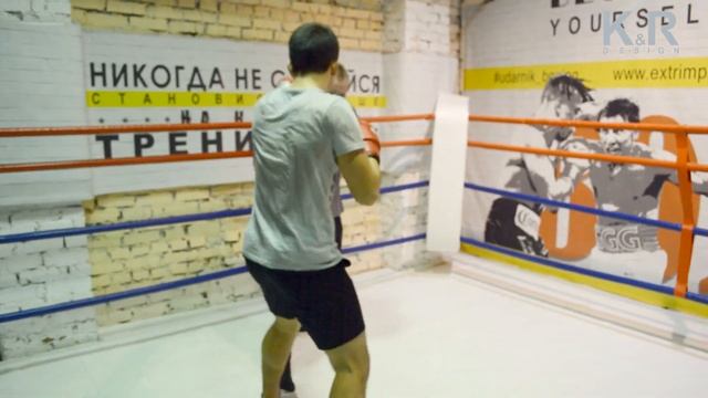 "Жизнь офисных клерков" - уроки бокса от шефа! смотреть онлайн