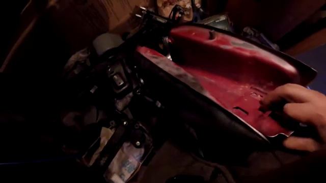 [ГАРАЖ-ВЛОГ] #2 / Снимаем краску с бака смотреть онлайн