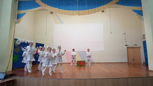 Хореографический коллектив "Free dance" - композиция "Зайчата" смотреть онлайн