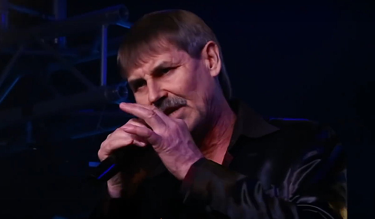 И Зал Затих! смотреть онлайн