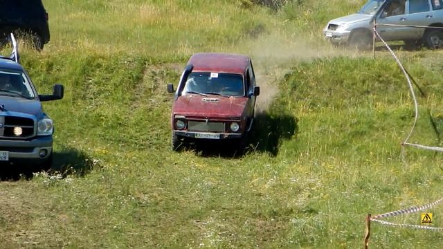 НИВы УАЗы ГАЗ-66 ГАЗ-69 Легенды СССР против Ford Dodge Jeep OFF ROAD Monster Trophy смотреть онлайн