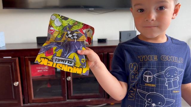 Zuru Smashers Monster Wheels Surprise (Dino Truck) Unboxing! Epic Toy Adventure! смотреть онлайн