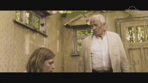 дед лапы распускает в щель внучки