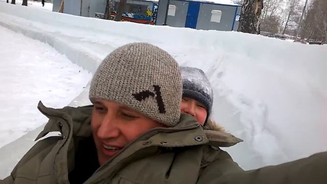 Каменск- уральский катаемся с горки. ride from the slides Kamensk-Uralsky Russia.mp4 смотреть онлайн